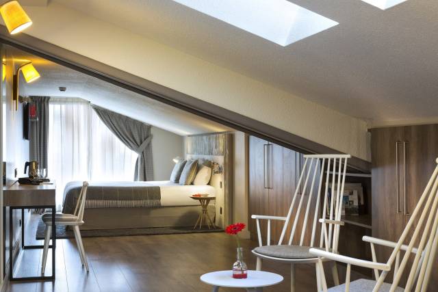 Quarto Familiar com tecto inclinado