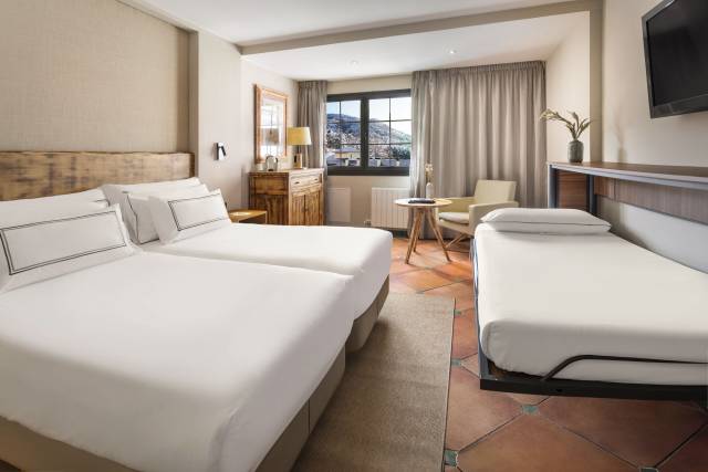 Quarto duplo com cama extra