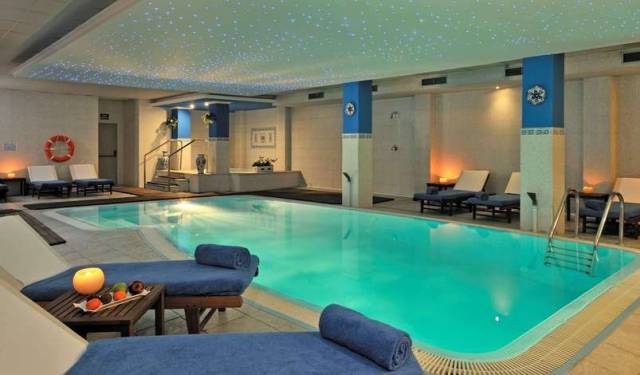 Piscina interior