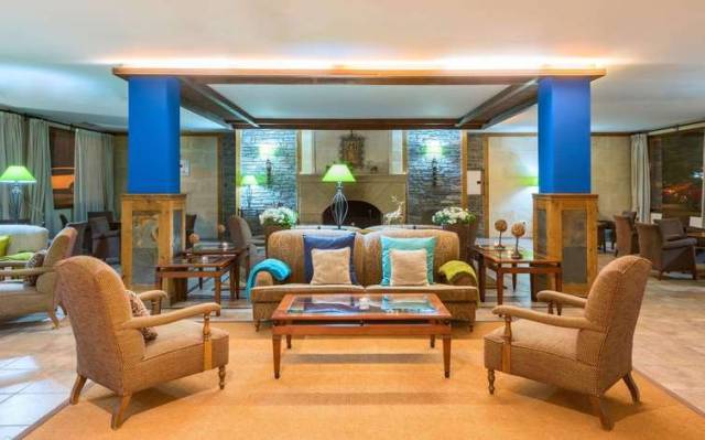 Sala de estar com lareira