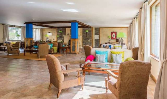 Sala de estar com lareira