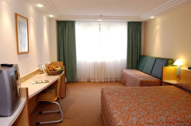 Quarto duplo		