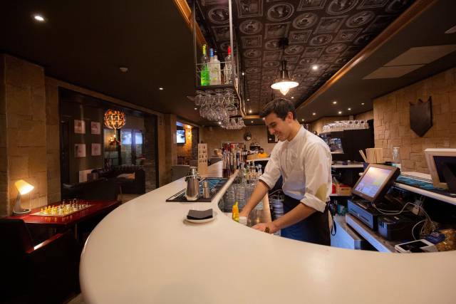 Bar