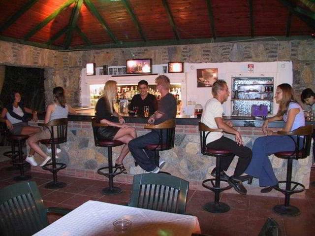 Bar