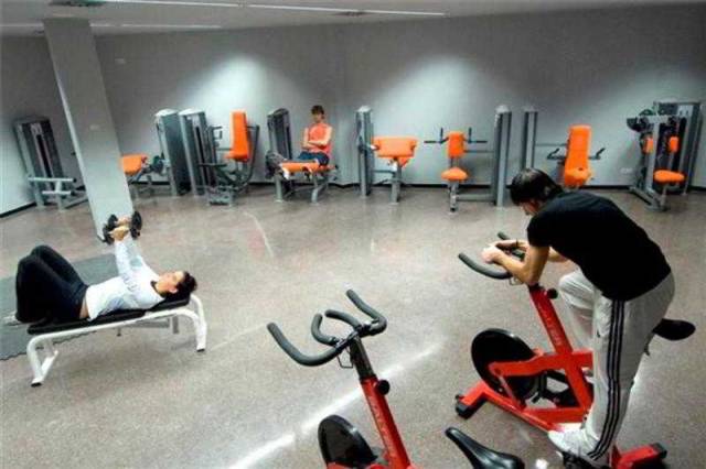 Desportos y Entretenimento