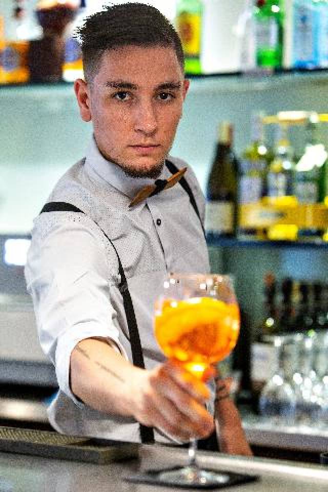 Bar