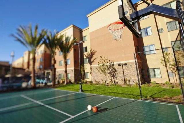 Desportos y Entretenimento