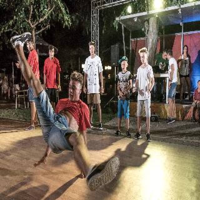 Desportos y Entretenimento