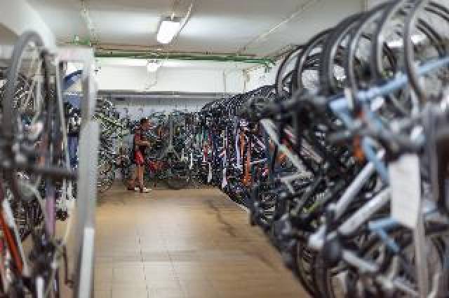 Desportos y Entretenimento