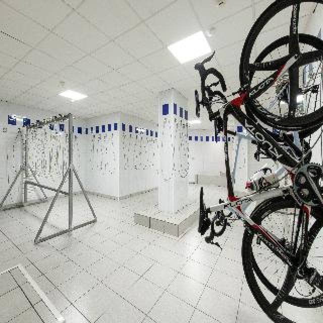 Desportos y Entretenimento