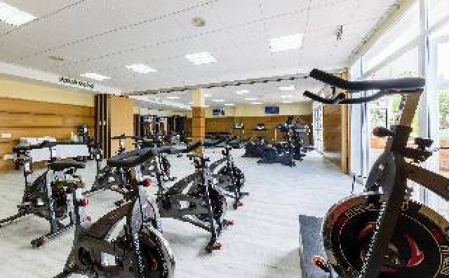 Desportos y Entretenimento