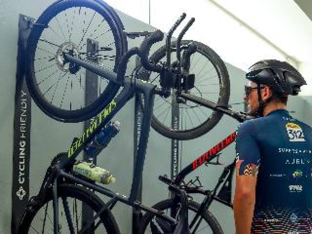 Desportos y Entretenimento