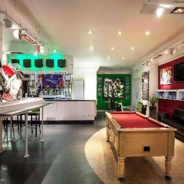 Bar