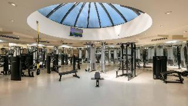 Desportos y Entretenimento