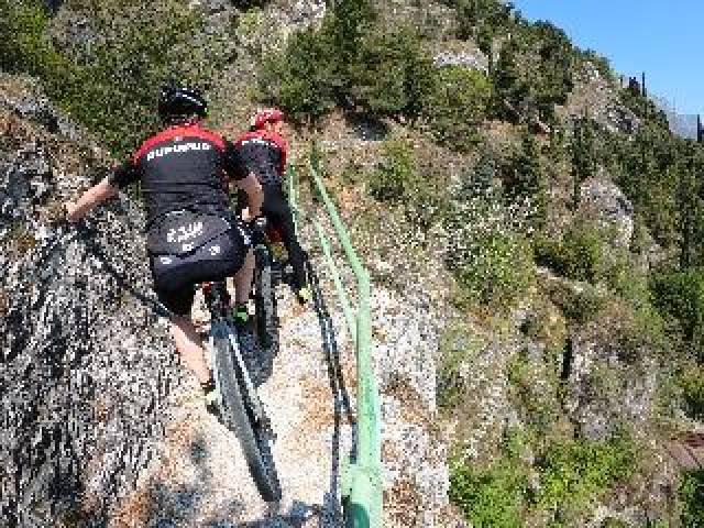 Desportos y Entretenimento