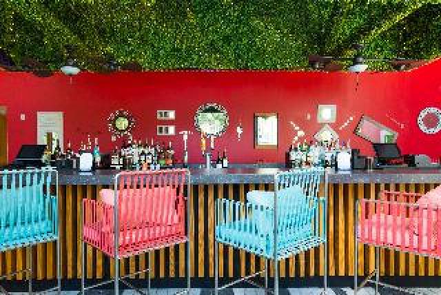 Bar