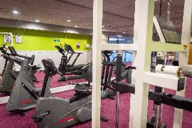 Desportos y Entretenimento