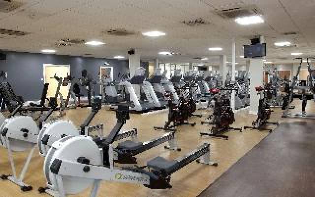 Desportos y Entretenimento