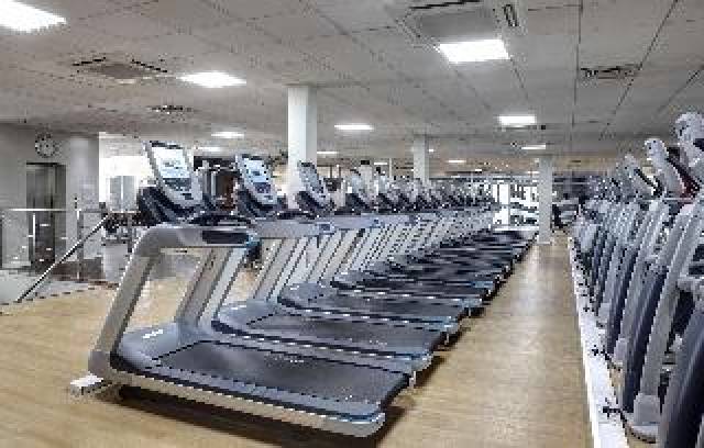 Desportos y Entretenimento