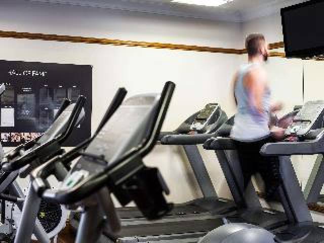 Desportos y Entretenimento