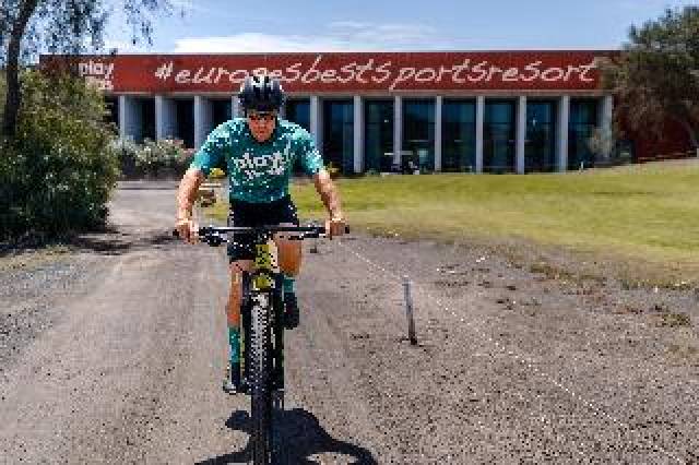 Desportos y Entretenimento