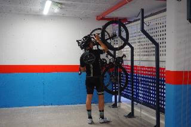 Desportos y Entretenimento