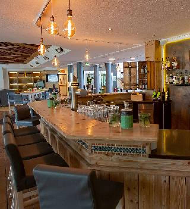 Bar