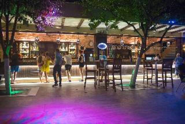 Bar