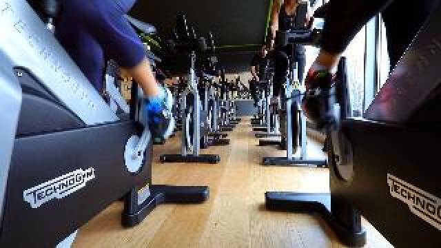 Desportos y Entretenimento