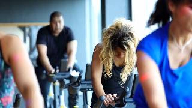 Desportos y Entretenimento