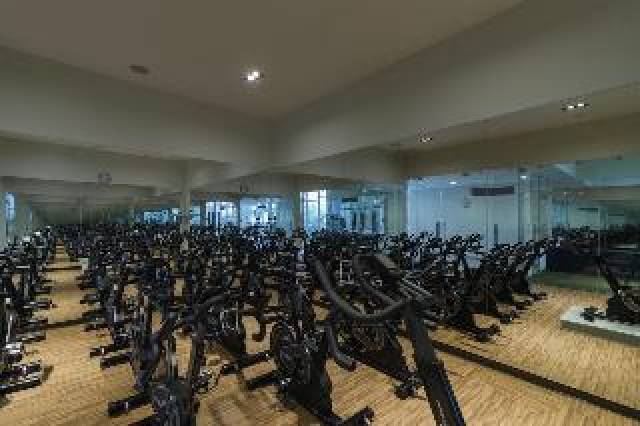 Desportos y Entretenimento