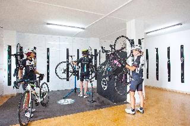 Desportos y Entretenimento