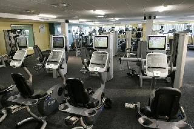 Desportos y Entretenimento