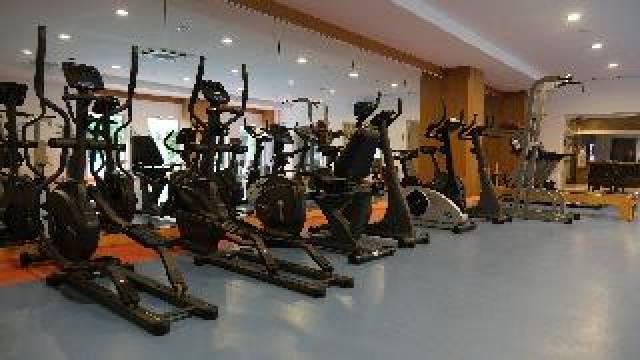 Desportos y Entretenimento