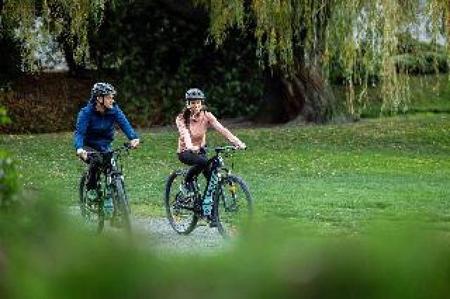 Desportos y Entretenimento