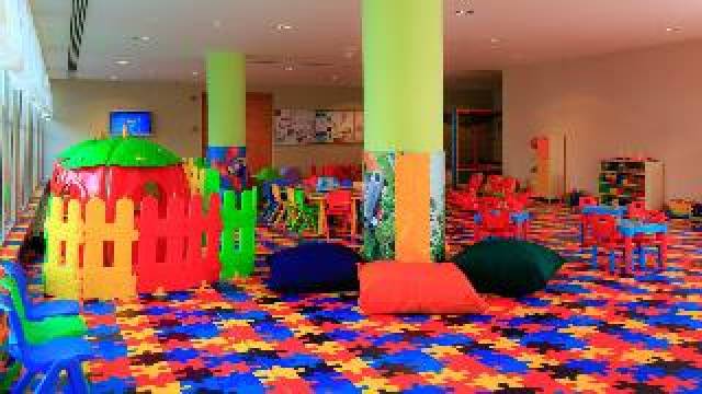 Desportos y Entretenimento