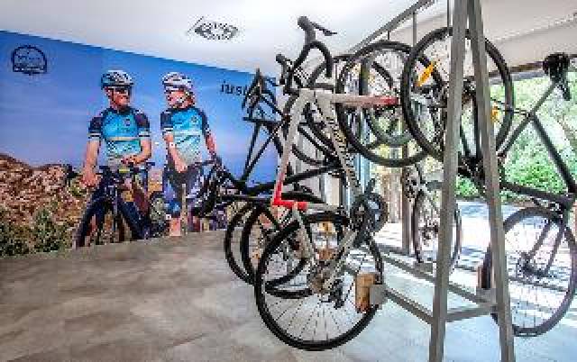 Desportos y Entretenimento