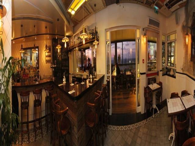 Bar