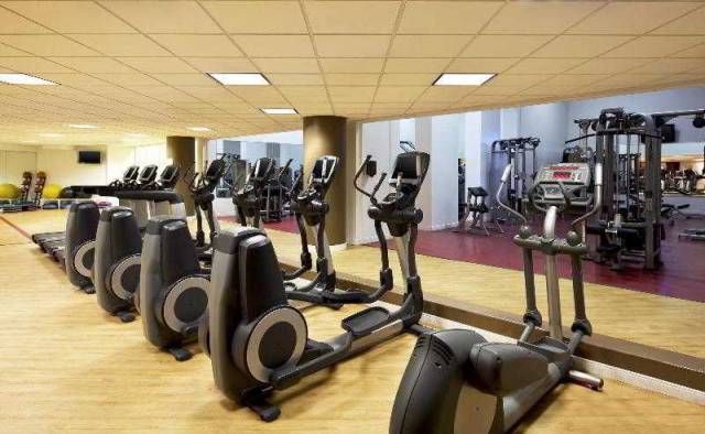 Desportos y Entretenimento