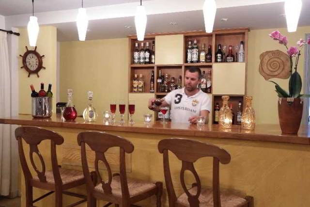 Bar