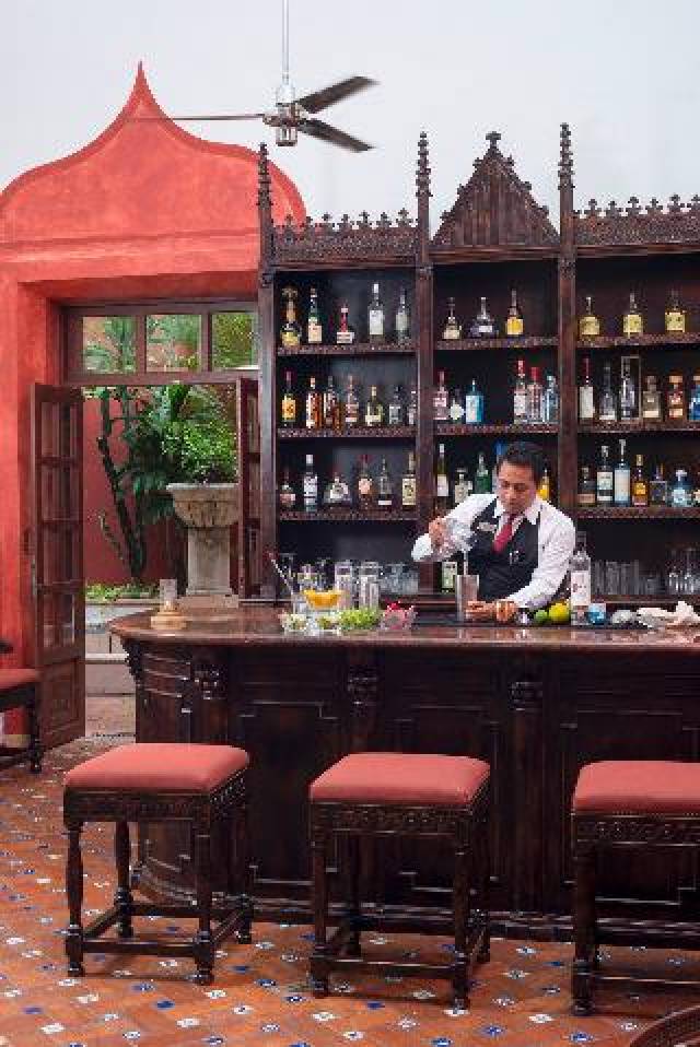 Bar