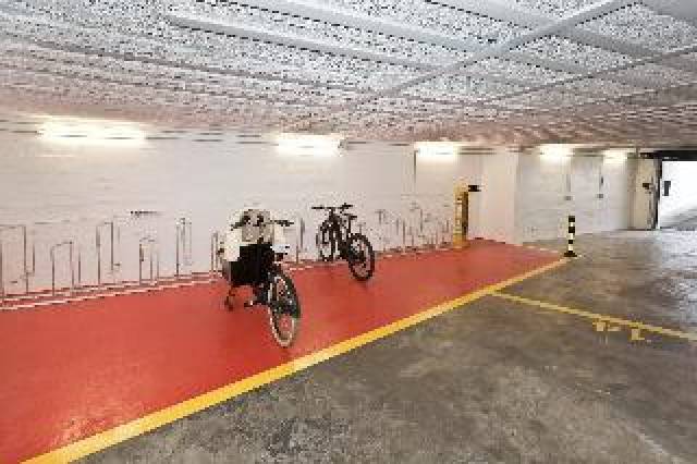 Desportos y Entretenimento