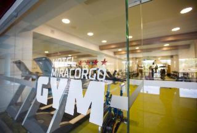 Desportos y Entretenimento
