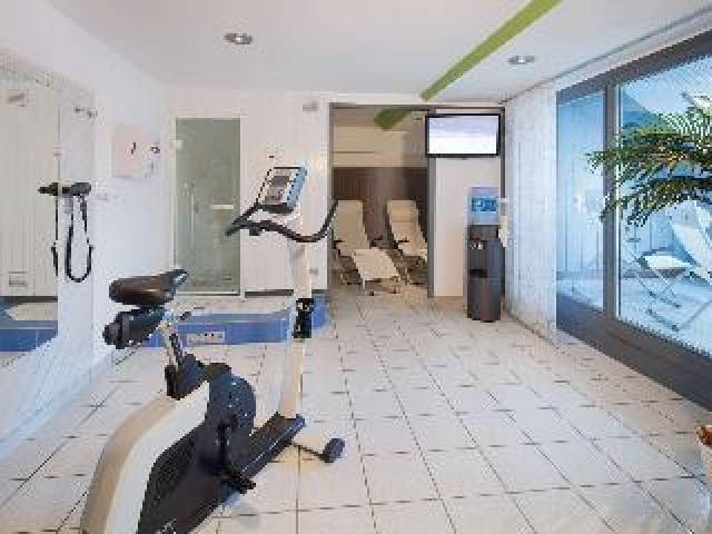 Desportos y Entretenimento