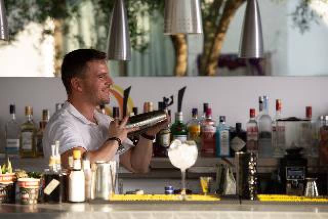 Bar