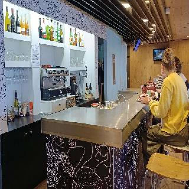 Bar