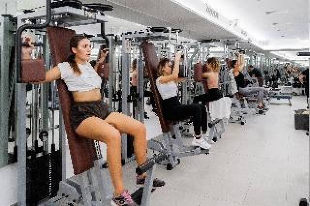 Desportos y Entretenimento