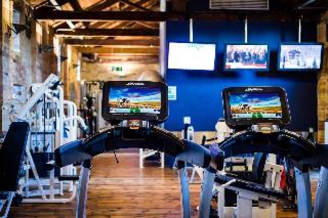 Desportos y Entretenimento