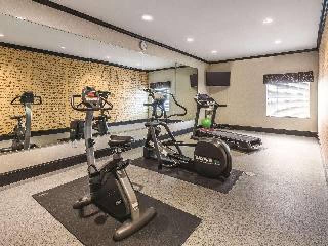 Desportos y Entretenimento