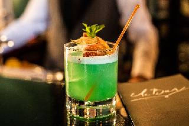 Bar